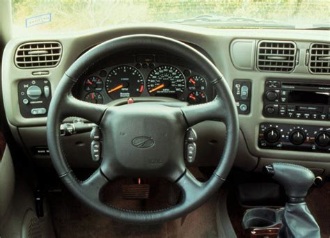 1998-bravada-interior