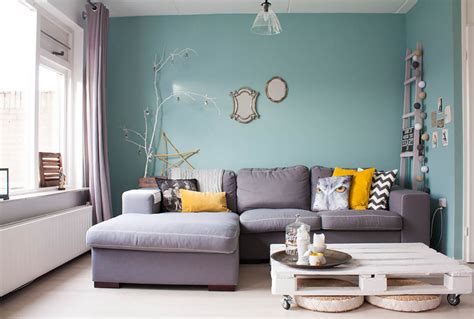 15 Living Rooms That Boast a Teal Color