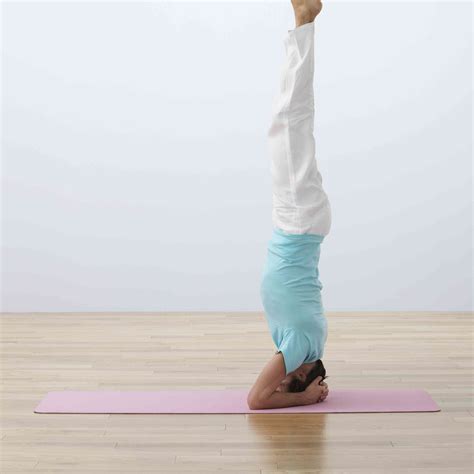 How to Do a Yoga Headstand Safely