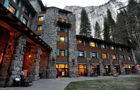 Yosemite's Ahwahnee Hotel under fire for hosting hundreds at ...