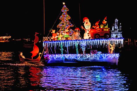 Newport Beach Christmas Boat Parade: Viewer Guide