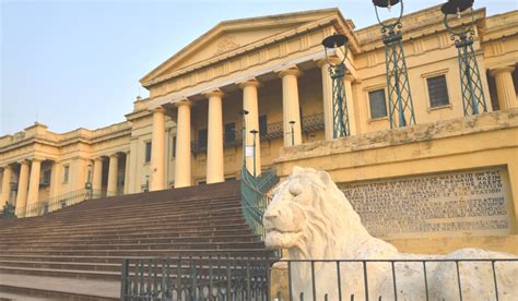 Hazarduari Palace, Murshidabad, West Bengal: Famous Indian monumemts