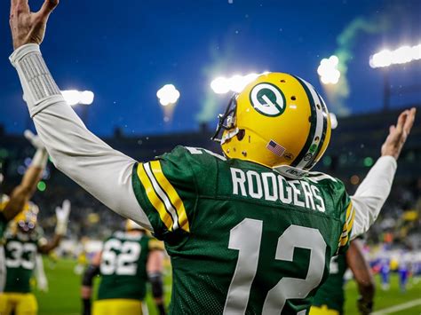 Aaron Rodgers wins back-to-back MVP awards, stays vague about future