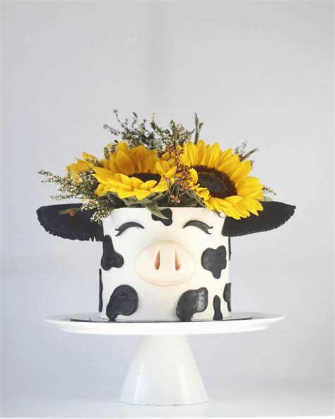 Cow Birthday Cake Ideas Images (Pictures) | Cow birthday cake, Cow ...