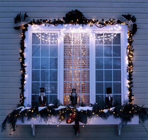 Christmas Window Decoration Ideas [Slideshow]