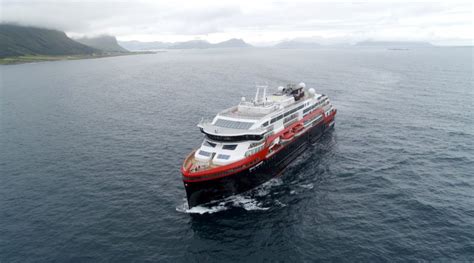 Arctic Expedition Cruise Operators – Eye on the Arctic