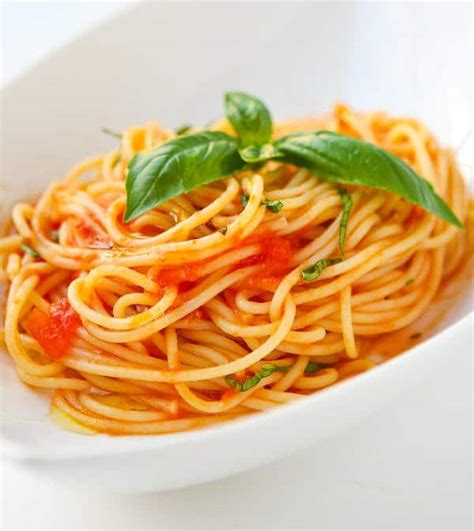 Scarpetta's Spaghetti Recipe: Fresh Tomato Sauce & Garlic Basil Oil