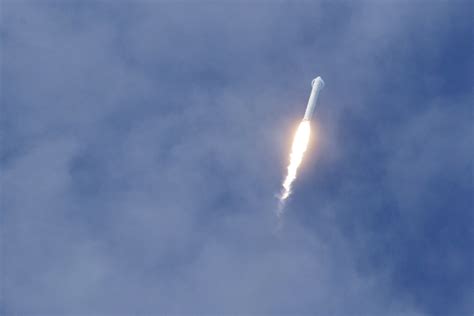 Falcon Heavy Dragon Falcon 9 Spacex / Spacex Teases With Falcon Heavy ...