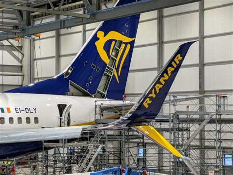 Ryanair starts to retrofit their Boeing 737-800 with new Split-Wing ...