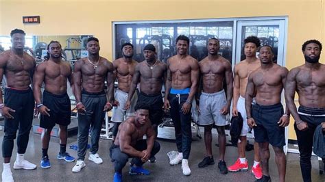 DK Metcalf weight room photograph: Wide receiver is a monster among men ...