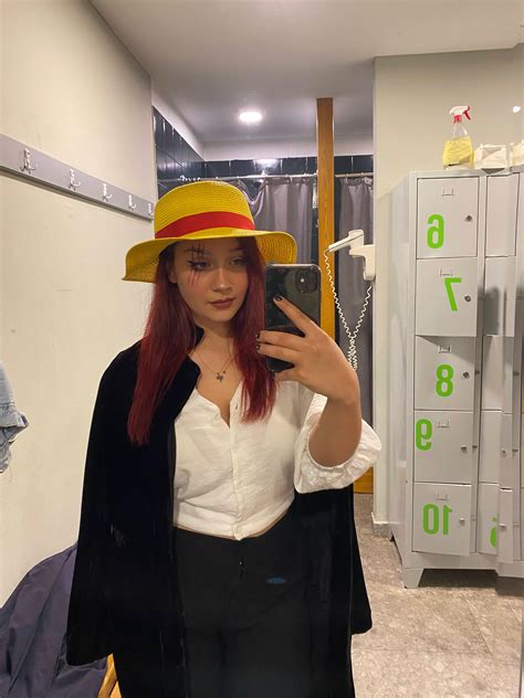 my low-to-no-budget halloween shanks cosplay 🥶😁 : r/OnePiece