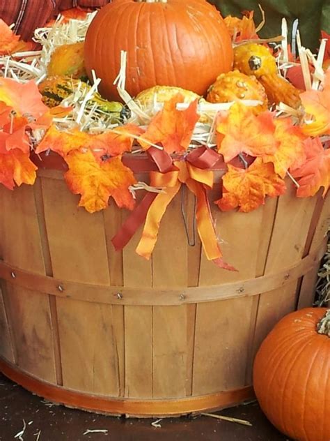 47 best images about Fall decor using bushel baskets on Pinterest ...