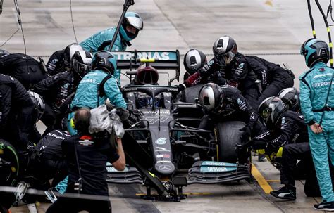 Mercedes realise pit stops remain a weakness | PlanetF1 : PlanetF1