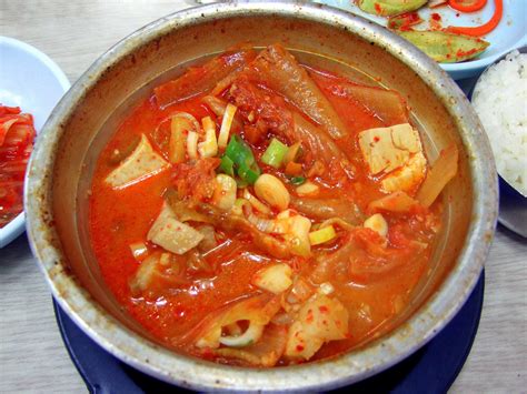 File:Korean stew-Kimchi jjigae-05.jpg - Wikipedia