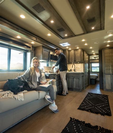 Class C Motorhome Features - THOR Industries