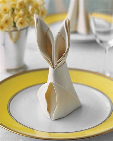 How to Make a Bunny Napkin Fold | Easter dinner table, Bunny napkin ...