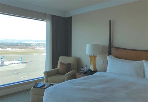 Hotel Review: Fairmont Vancouver Airport Hotel (Deluxe King Room ...