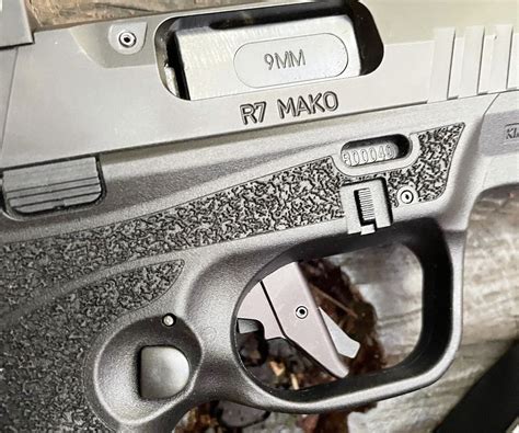 Kimber R7 Mako: 19 Ounces, 6 Inches Long, 13 Round Mags