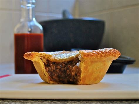 Recipe: The national dish of Australia - Meat pie