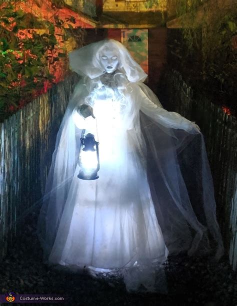 Illuminated Ghost Costume DIY