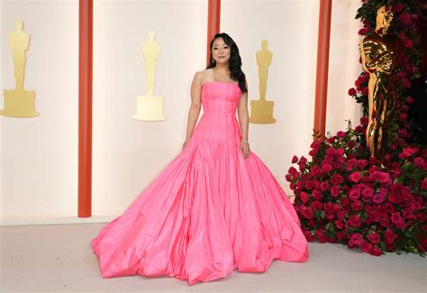 23 photos of stars on the red carpet at the 2023 Oscars