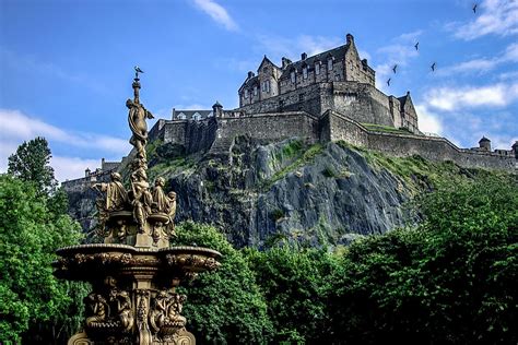 Edinburgh Castle - Unique Places Around the World - WorldAtlas