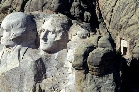 Is There An Inaccessible Secret Chamber In Mount Rushmore?