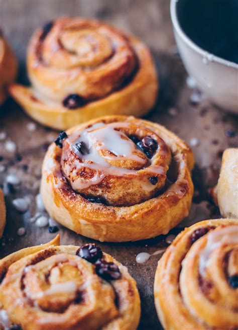 cinnamon raisin rolls recipe | vegan & soft - Klara`s Life