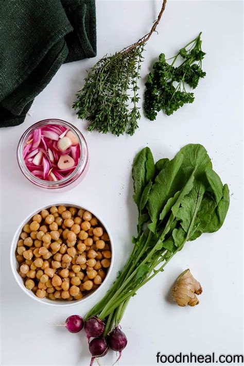 Radish salad with radish leaves| The tahini sauce is amazing! - FOODHEAL