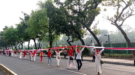 Bendera Merah Putih Sepanjang 1.700 Meter Lintasi Monas, Ini ...