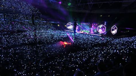 A Sky Full Of Stars - Coldplay Live At Wembley On 18th June 2016 - YouTube