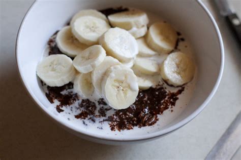 One-Serving Dark Chocolate Microwave Oatmeal - The Frugal Girl