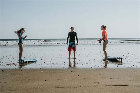 👉 Beginner Surfing in Panama – Surf Lessons & Packages