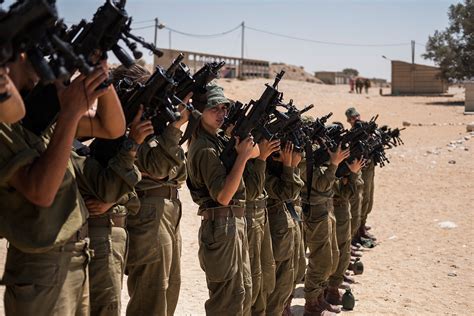 Caracal Battalion: Photos of mixed-gender Israeli combat unit training ...