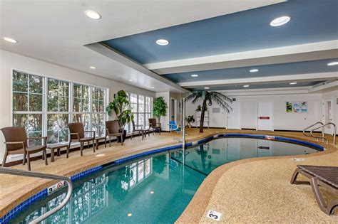 North Conway Hotel with Indoor Pool | Comfort Inn & Suites