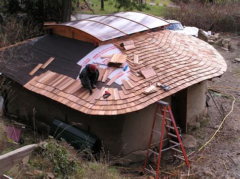 Cedar Shingles & Shakes Roofing Costs, Plus Pros & Cons in 2021