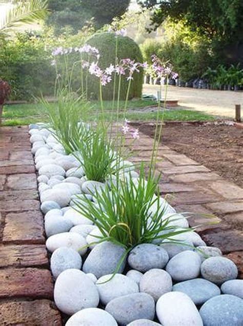 Small Backyard Landscaping Ideas With Rocks