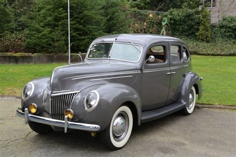 1939 Ford Deluxe | Dragers Classic Cars