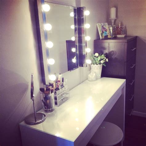 Minimalist Ikea Makeup Vanity Lights for Streamer | Gaming Room and ...