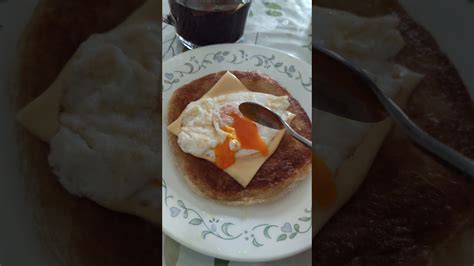 Roti prata with egg n cheese. - YouTube