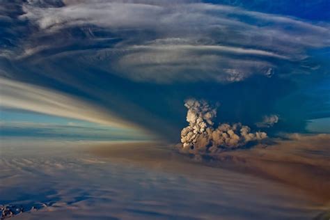 Dangerous Power of Nature : Volcanic Eruption in Grímsvötn, Vatnajökull ...