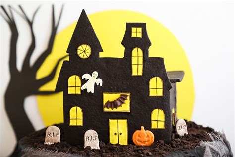 3 creative ways to make DIY Haunted House Crafts for your Kids ...