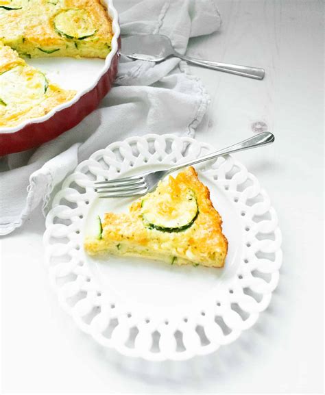 Zucchini & Mozzarella Bisquick Quiche - Bite your Cravings