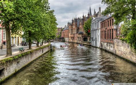 The Groenerei Canal in Bruges (Belgium) - Free 4K HD Wallpapers