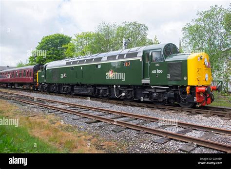 Class 40 Diesel locomotive on heritage passenger service at Ramsbottom ...