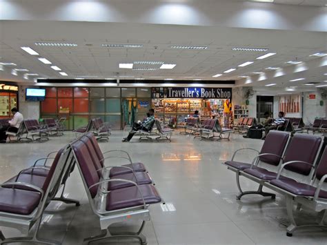 File:Chennai airport, international departure lounge3.jpg - Wikimedia ...