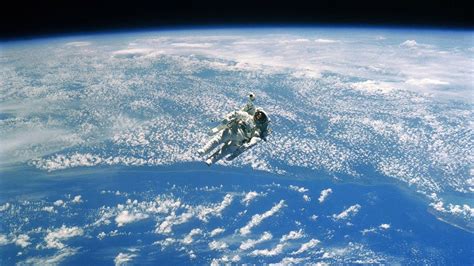 Spacewalk Wallpapers - Top Free Spacewalk Backgrounds - WallpaperAccess