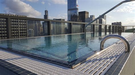 Top 10 Apartment Rooftop Pools in Chicago