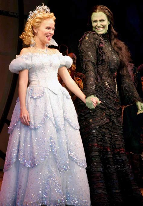 Kristin Chenoweth, Idina Menzel Reunite to Perform Wicked Duet