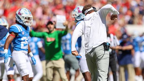 Lane Kiffin watches football game like the rest of us